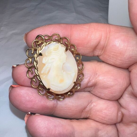 Vintage Gold Tone Cameo Pendant - Picture 6 of 8